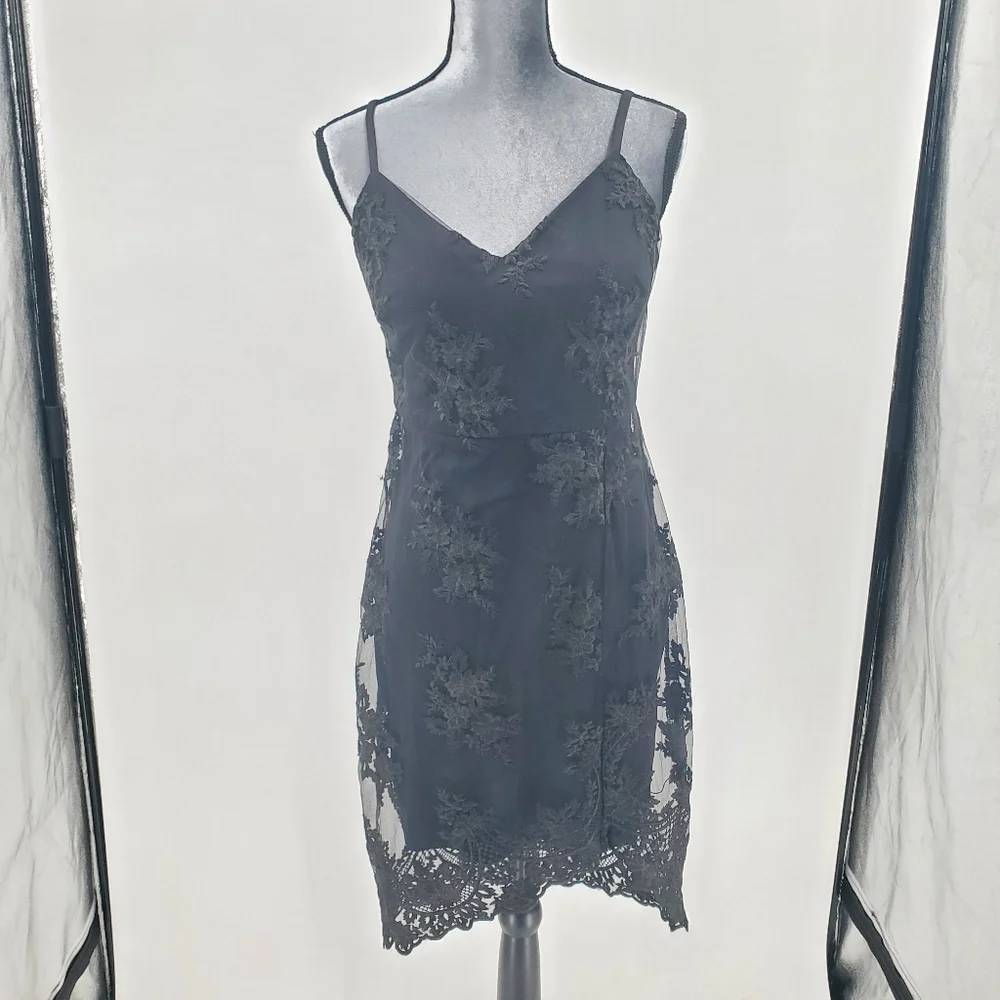♧♧  Guess Night Out Asymetrical Hem Sleeveless Lace Dress Size 6 - Picture 15 of 15